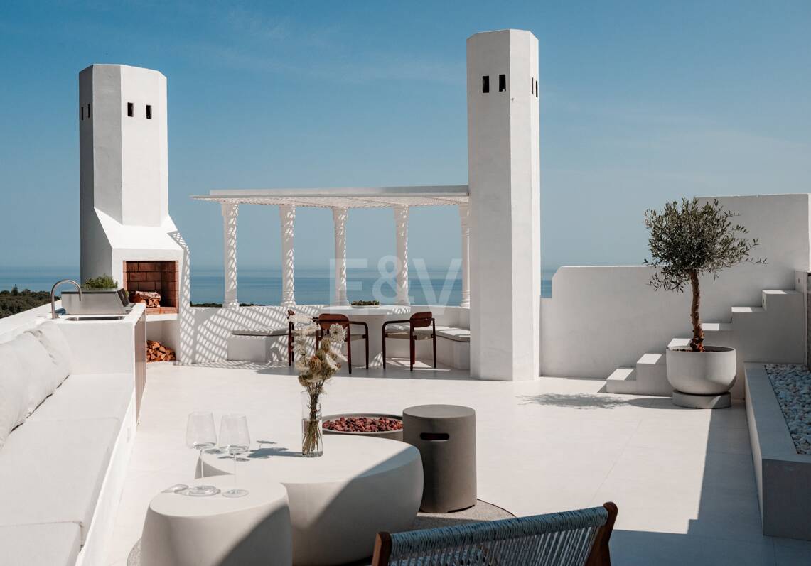 Penthouse moderne avec vue sur la mer et piscine de toit sur le Golden Mile de Marbella