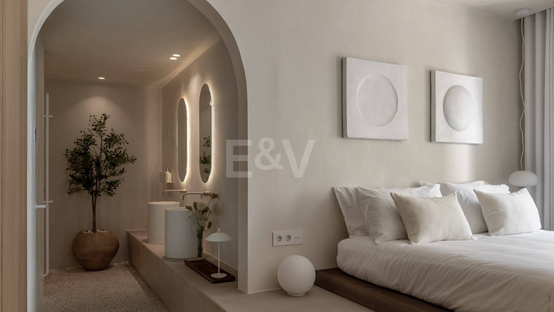 Modern Penthouse with Sea Views and Rooftop Pool on Marbella's Golden Mile