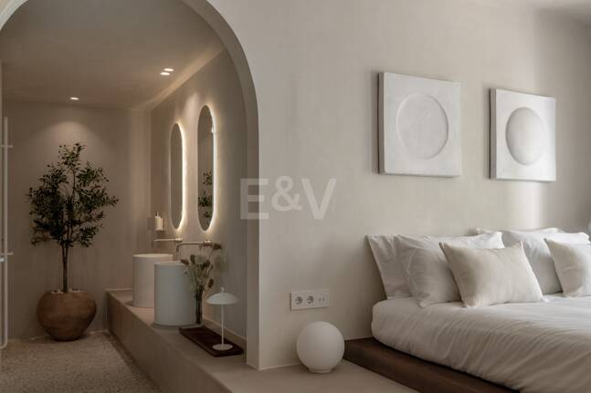 Modern Penthouse with Sea Views and Rooftop Pool on Marbella's Golden Mile