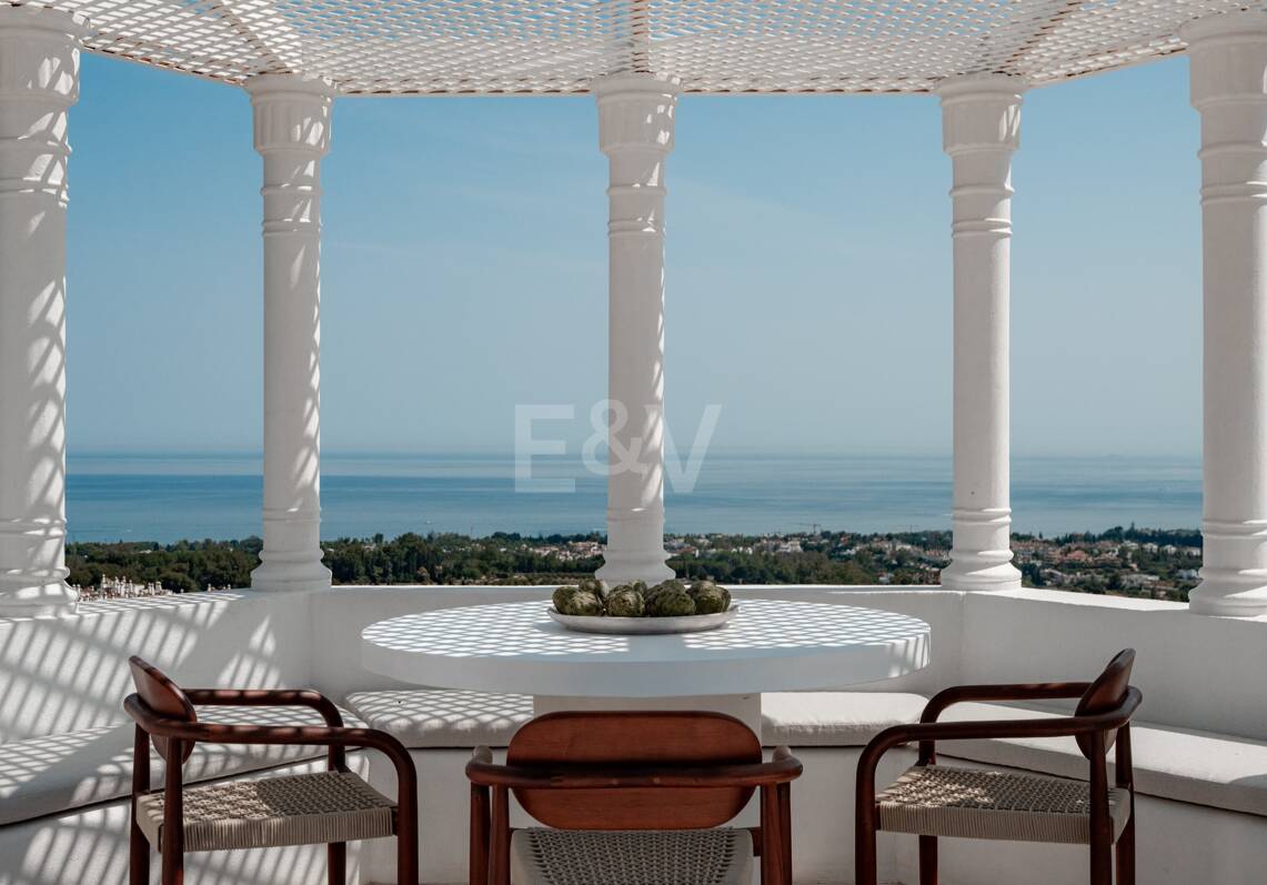 Penthouse moderne avec vue sur la mer et piscine de toit sur le Golden Mile de Marbella