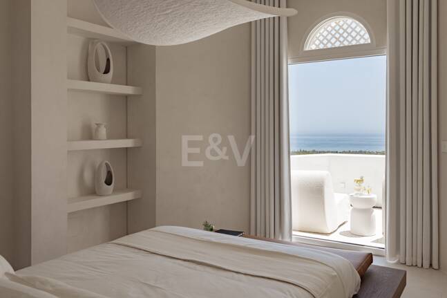 Modern Penthouse with Sea Views and Rooftop Pool on Marbella's Golden Mile