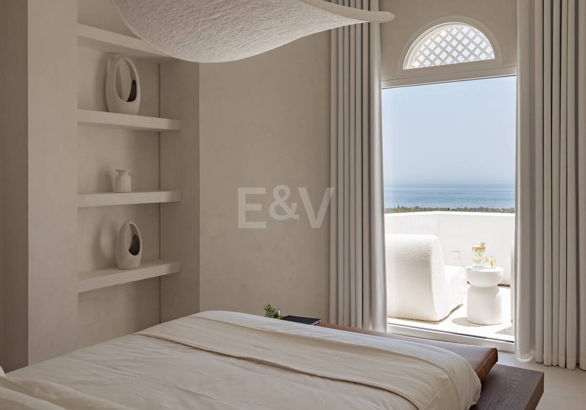 Penthouse moderne avec vue sur la mer et piscine de toit sur le Golden Mile de Marbella