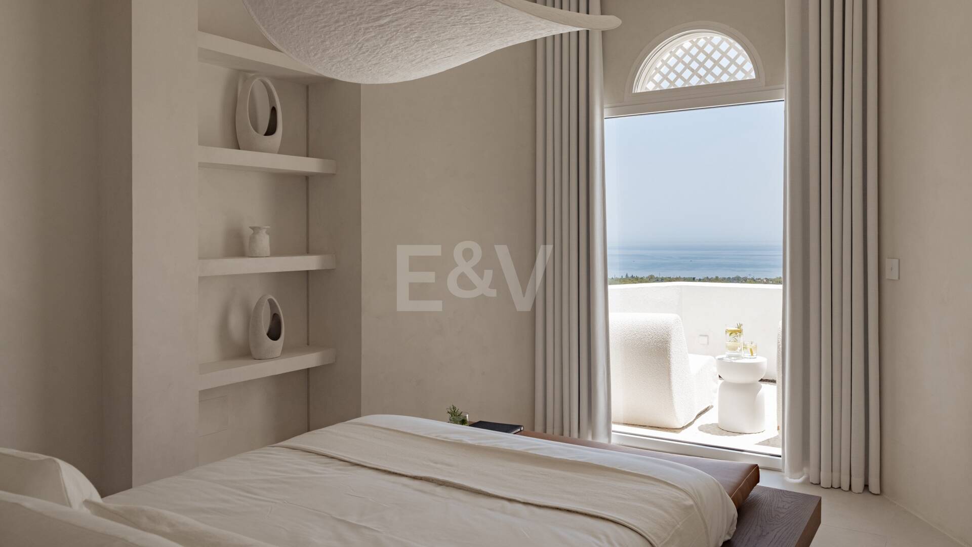 Modern Penthouse with Sea Views and Rooftop Pool on Marbella's Golden Mile