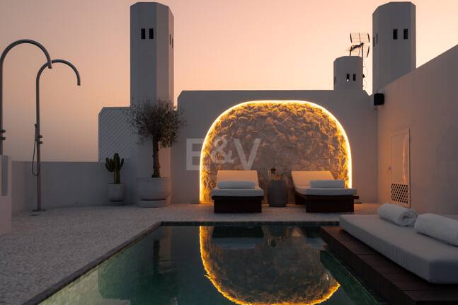 Modern Penthouse with Sea Views and Rooftop Pool on Marbella's Golden Mile