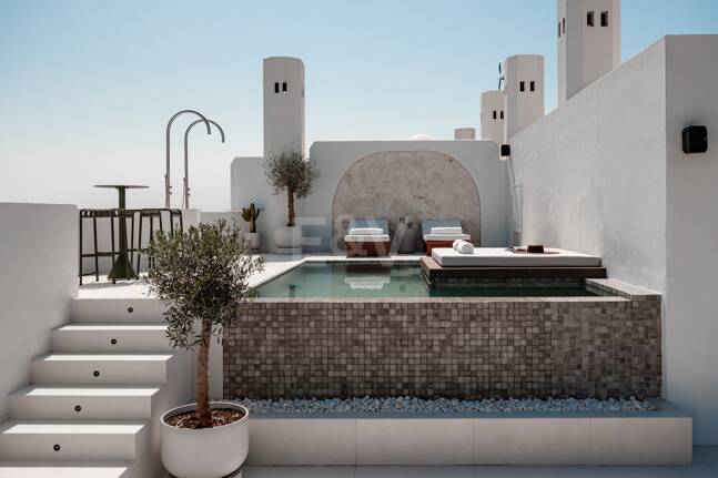 Modern Penthouse with Sea Views and Rooftop Pool on Marbella's Golden Mile