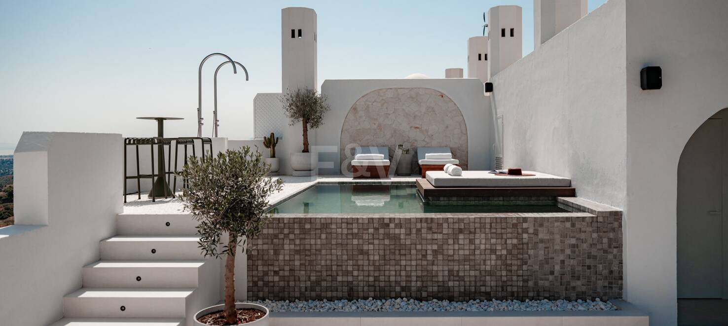 Modern Penthouse med havsutsikt och Rooftop Pool på Marbellas Golden Mile