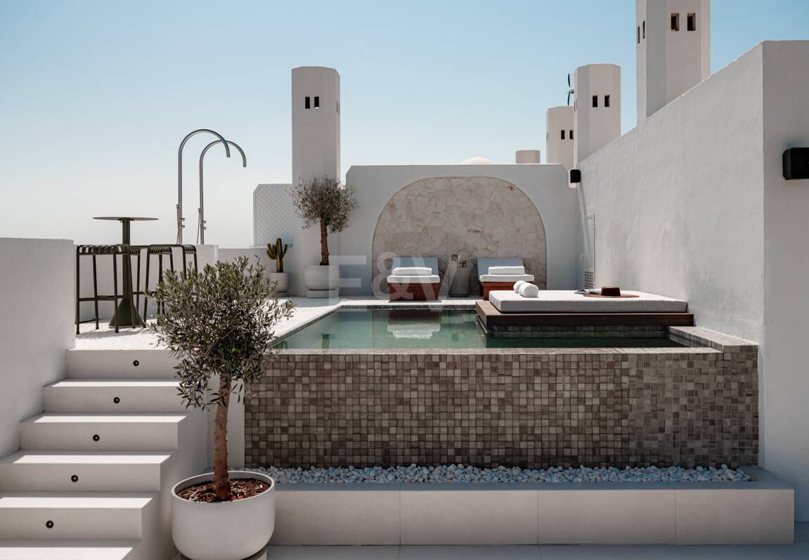 Modern Penthouse with Sea Views and Rooftop Pool on Marbella's Golden Mile