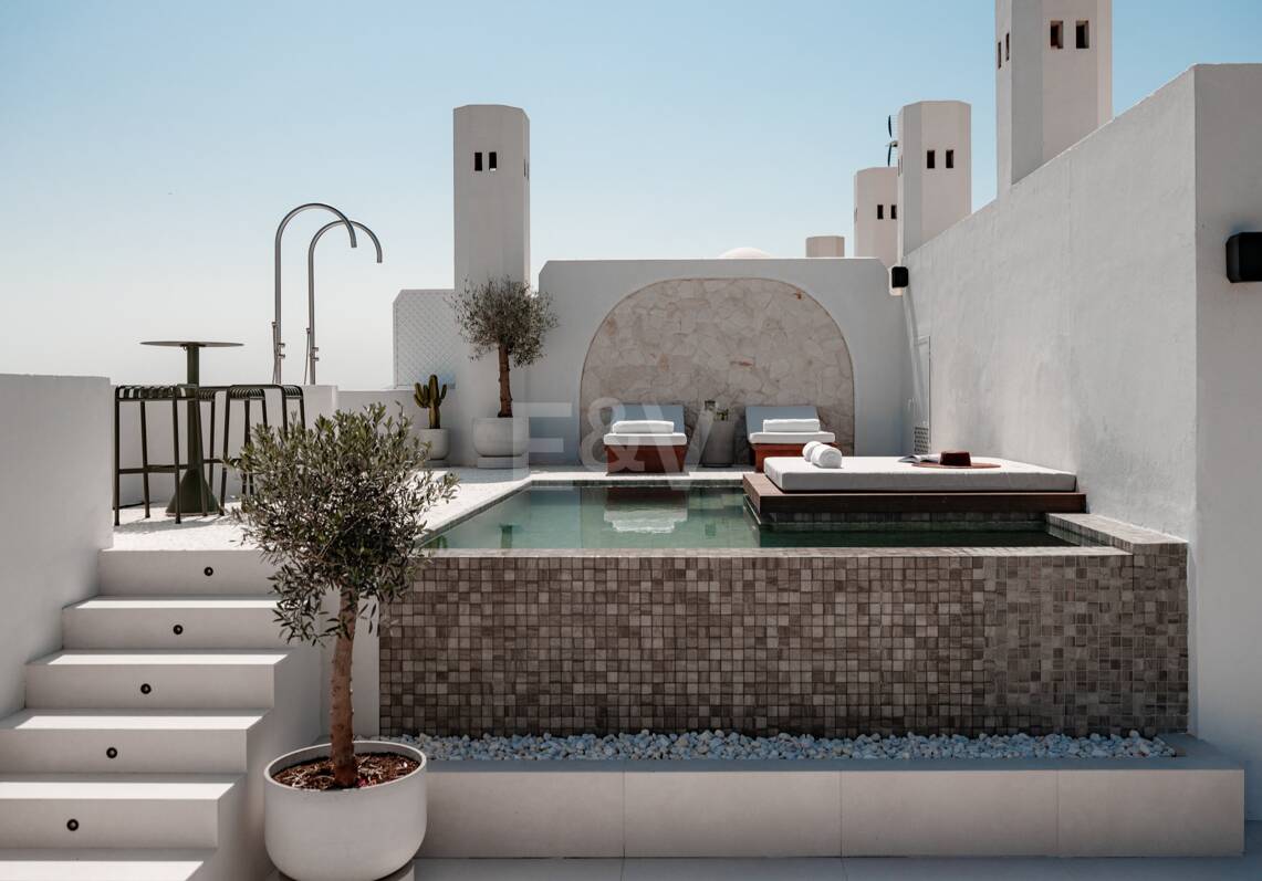 Penthouse moderne avec vue sur la mer et piscine de toit sur le Golden Mile de Marbella