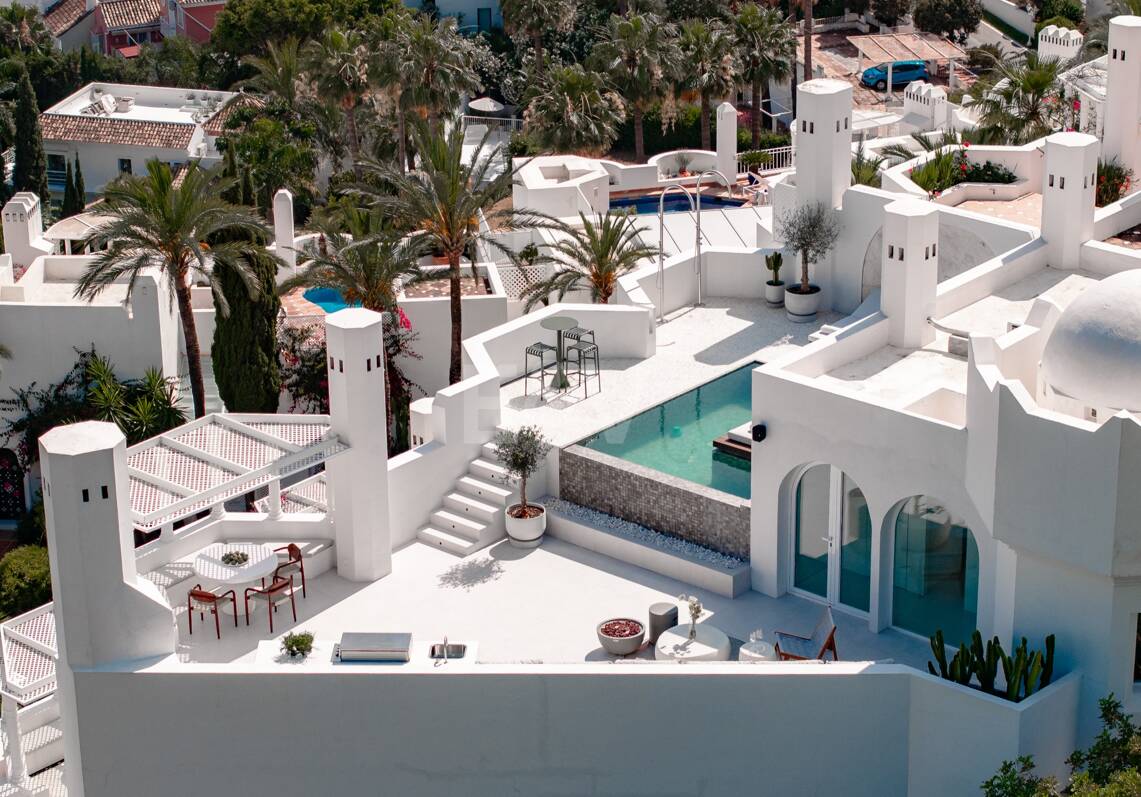 Penthouse moderne avec vue sur la mer et piscine de toit sur le Golden Mile de Marbella