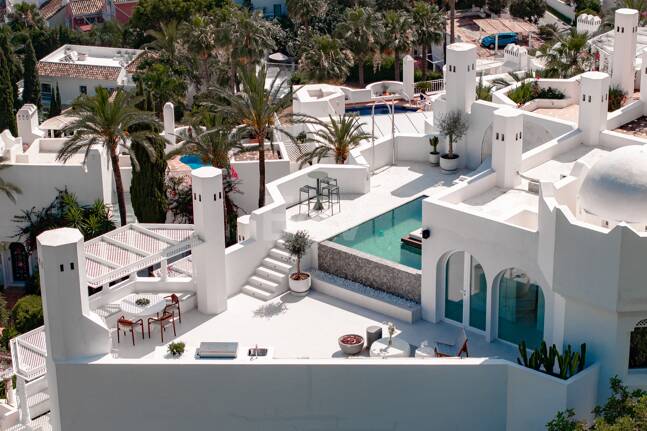 Modern Penthouse with Sea Views and Rooftop Pool on Marbella's Golden Mile