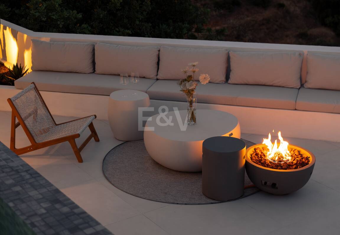 Modern Penthouse with Sea Views and Rooftop Pool on Marbella's Golden Mile