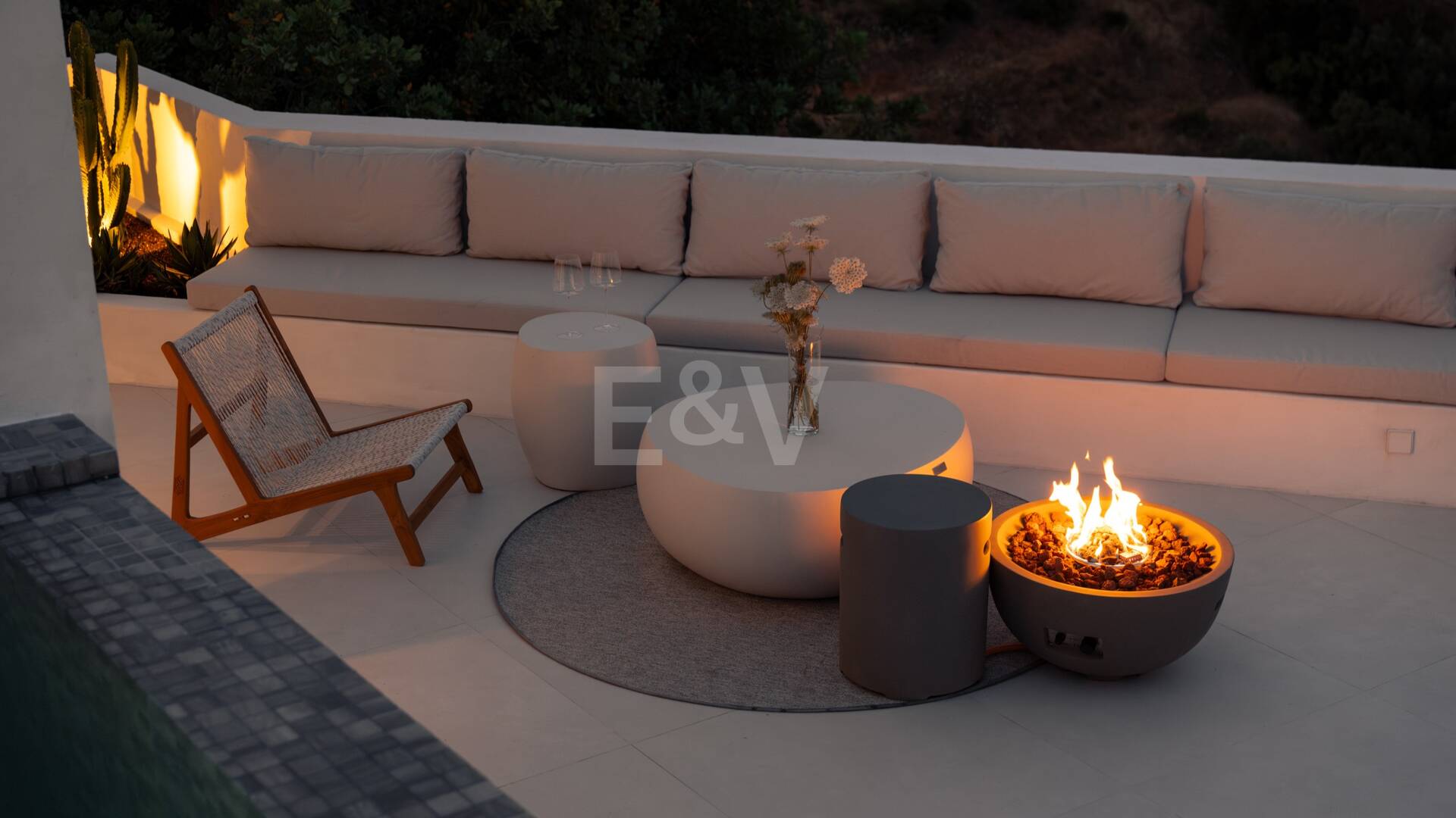 Modern Penthouse with Sea Views and Rooftop Pool on Marbella's Golden Mile