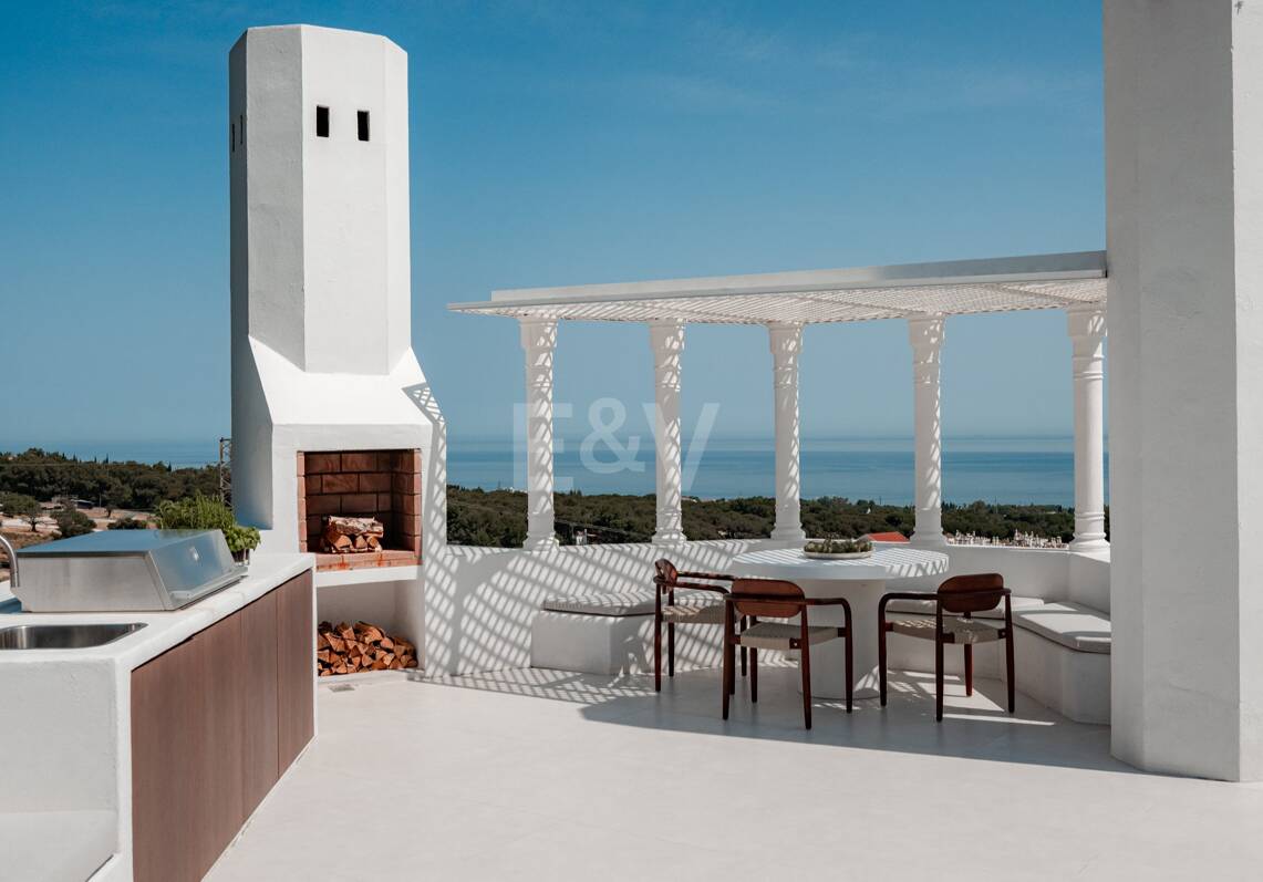 Penthouse moderne avec vue sur la mer et piscine de toit sur le Golden Mile de Marbella
