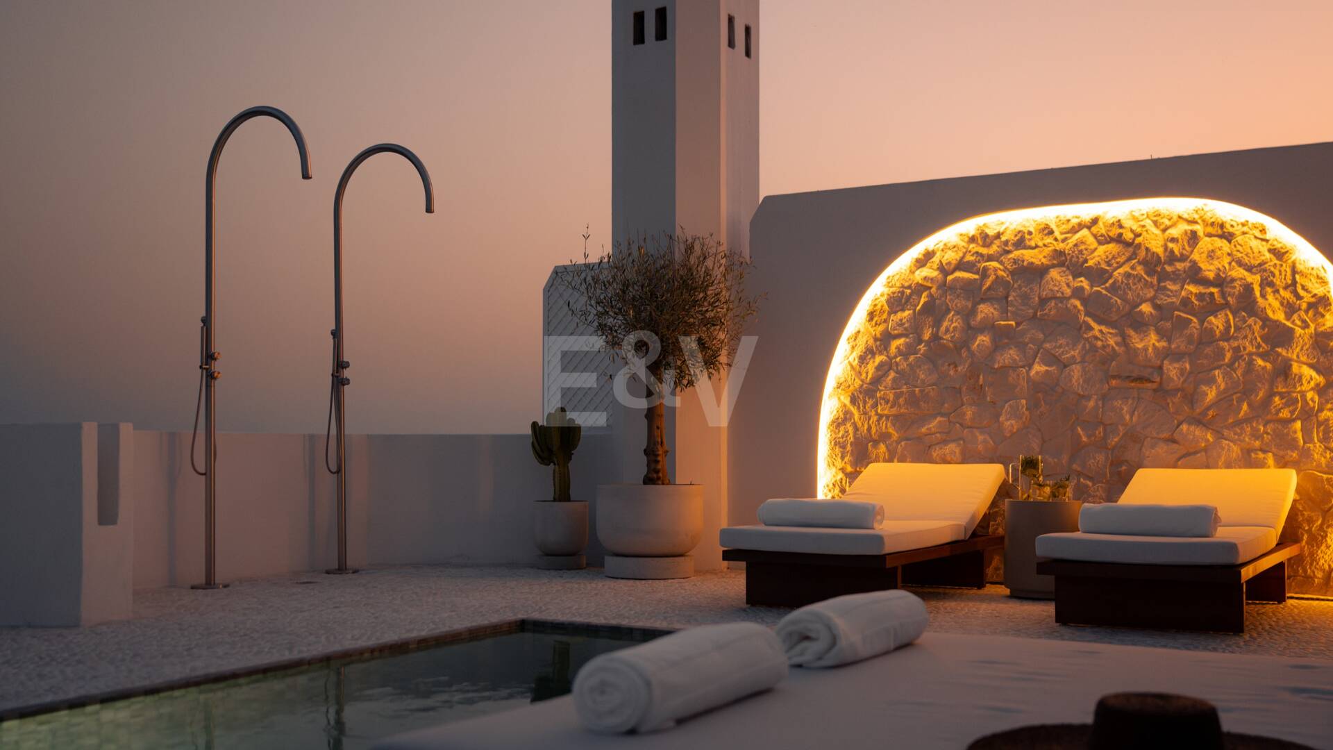 Modern Penthouse with Sea Views and Rooftop Pool on Marbella's Golden Mile