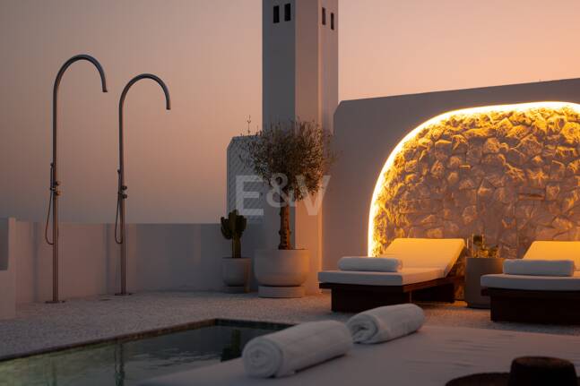 Modern Penthouse with Sea Views and Rooftop Pool on Marbella's Golden Mile