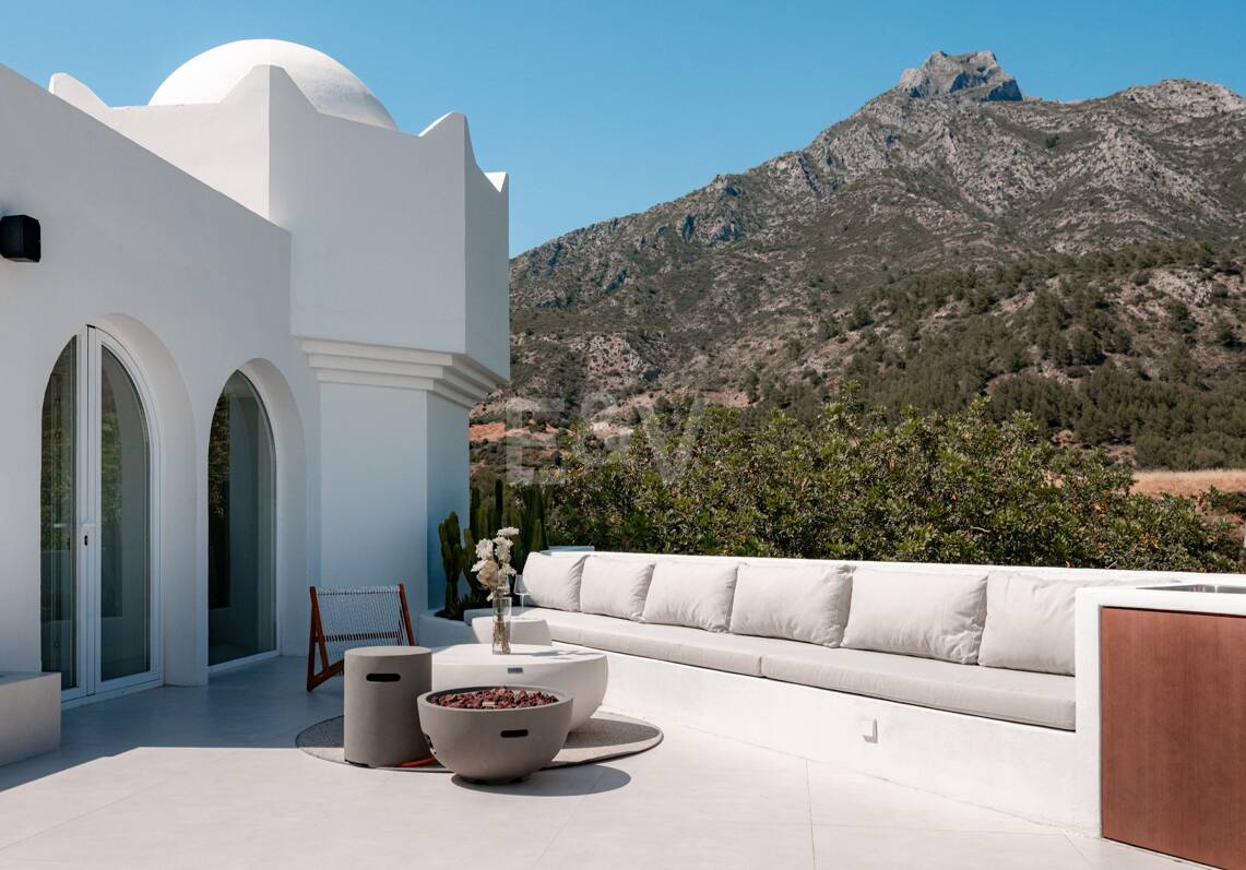 Penthouse moderne avec vue sur la mer et piscine de toit sur le Golden Mile de Marbella