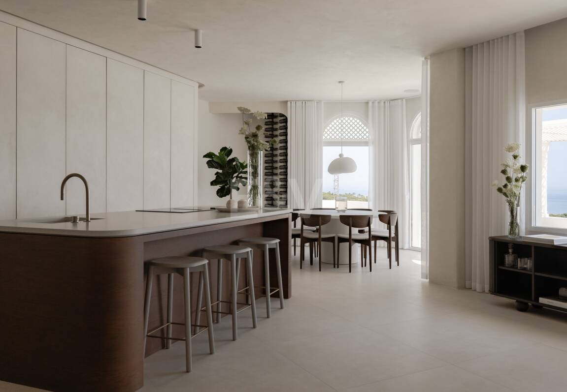 Modern Penthouse with Sea Views and Rooftop Pool on Marbella's Golden Mile