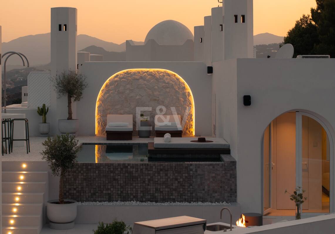 Penthouse moderne avec vue sur la mer et piscine de toit sur le Golden Mile de Marbella