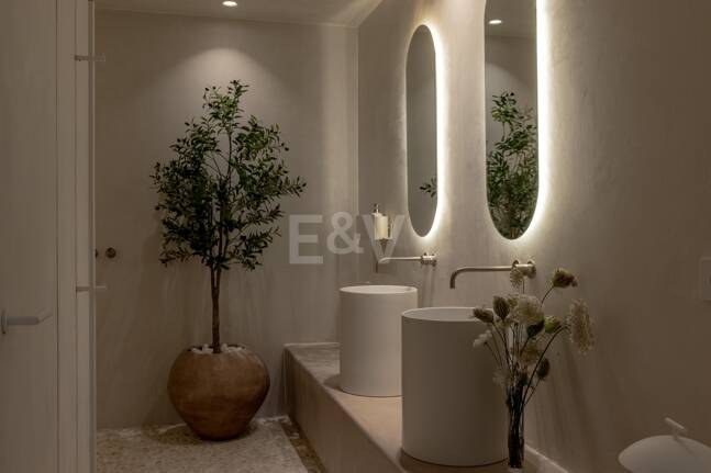 Modern Penthouse with Sea Views and Rooftop Pool on Marbella's Golden Mile