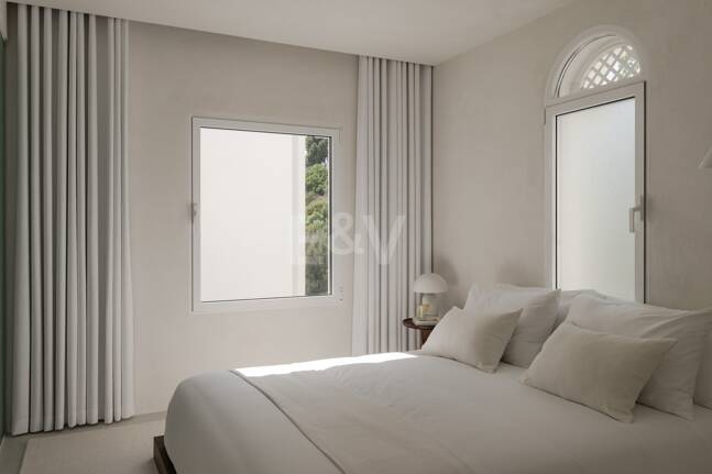 Modern Penthouse with Sea Views and Rooftop Pool on Marbella's Golden Mile