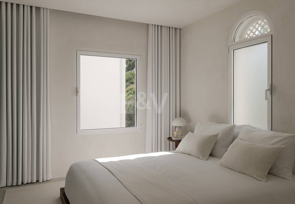 Modern Penthouse with Sea Views and Rooftop Pool on Marbella's Golden Mile