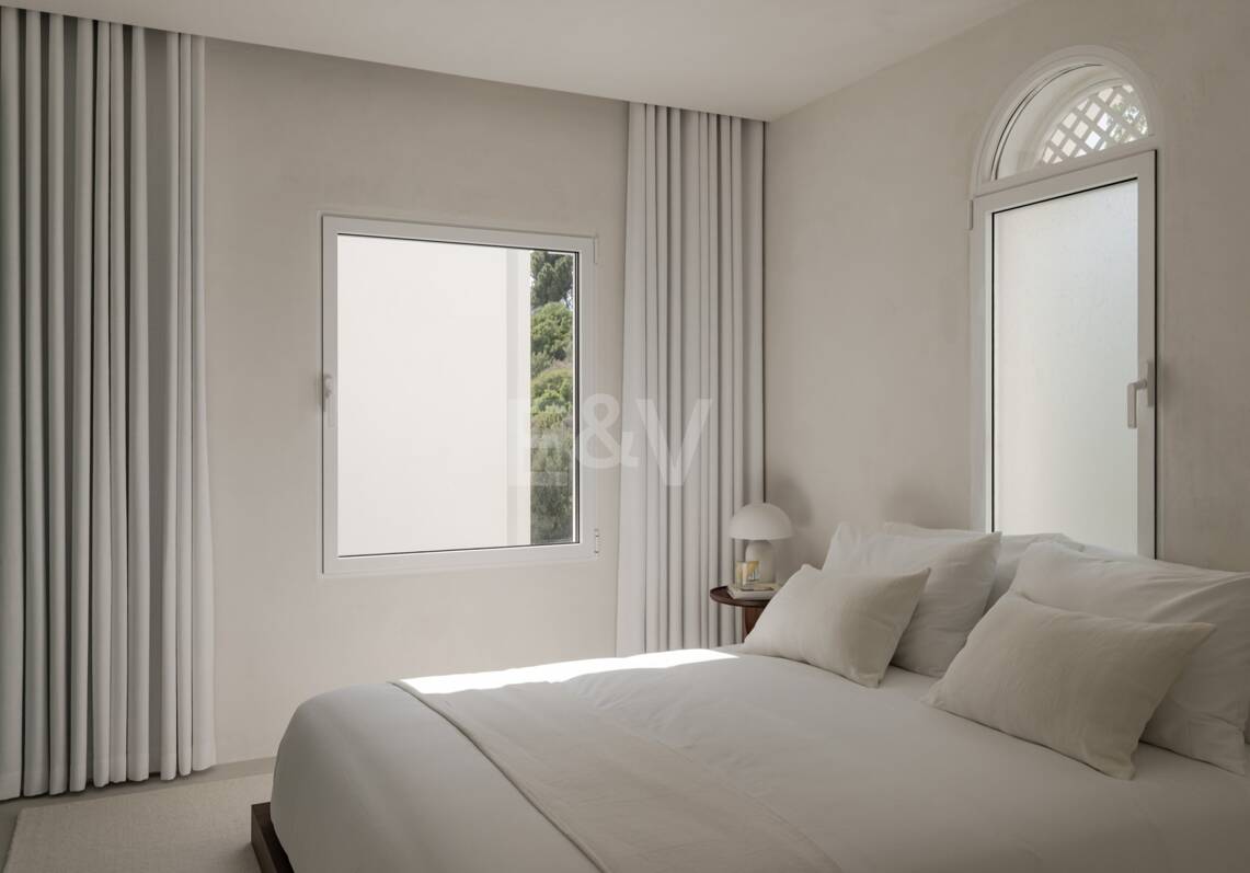 Penthouse moderne avec vue sur la mer et piscine de toit sur le Golden Mile de Marbella