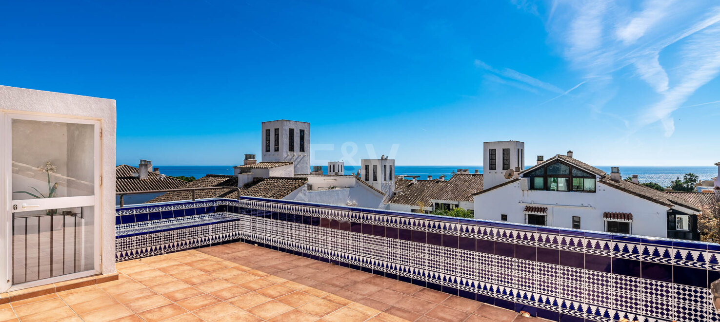 Impresionante propiedad en Elviria con terraza en la azotea y cerca de la playa