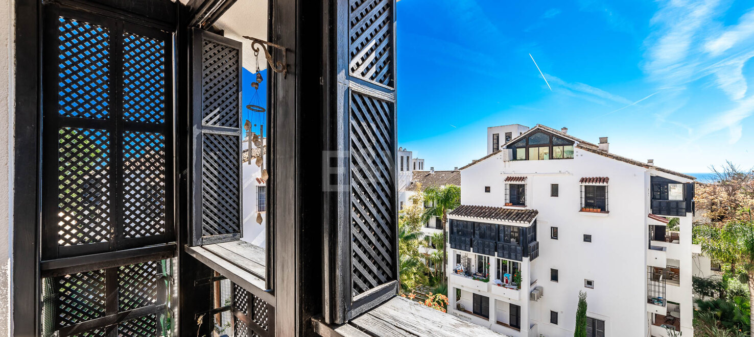 Impresionante propiedad en Elviria con terraza en la azotea y cerca de la playa