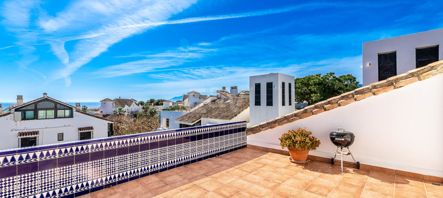 Impresionante propiedad en Elviria con terraza en la azotea y cerca de la playa