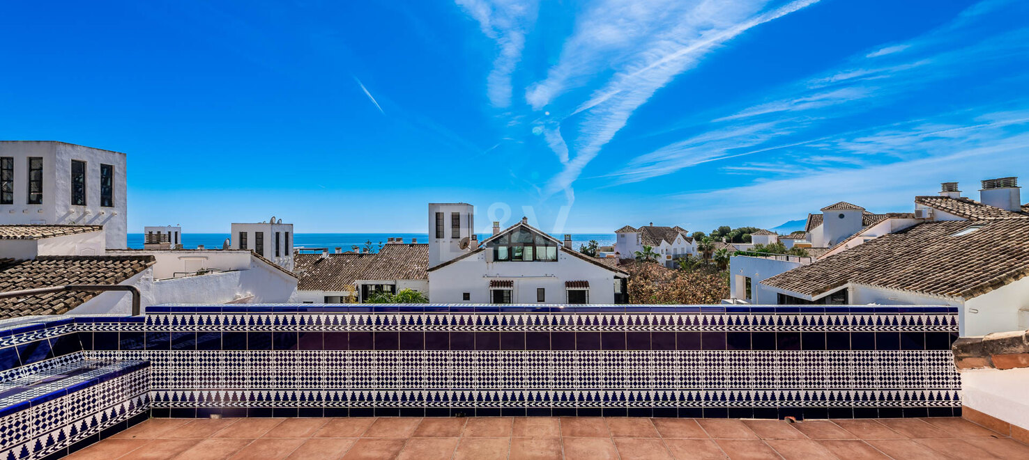 Impresionante propiedad en Elviria con terraza en la azotea y cerca de la playa