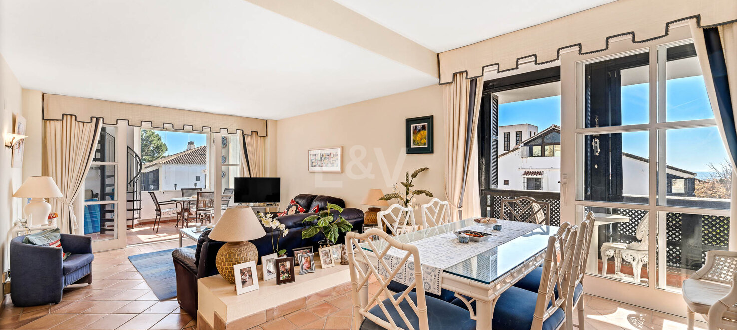 Impresionante propiedad en Elviria con terraza en la azotea y cerca de la playa