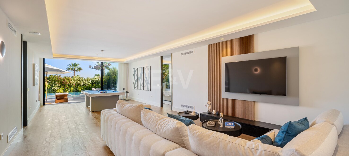 Spectacular Frontline Golf Mansion with Panoramic Sea Views