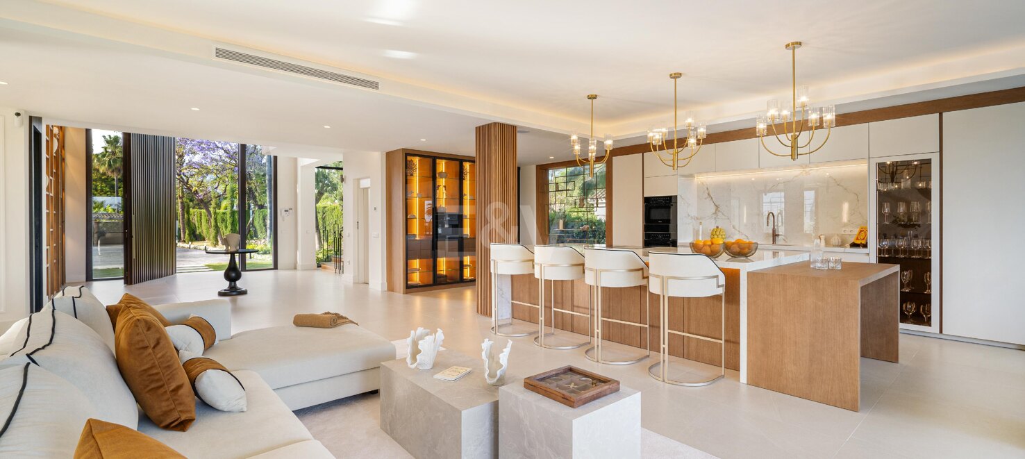 Spectacular Frontline Golf Mansion with Panoramic Sea Views