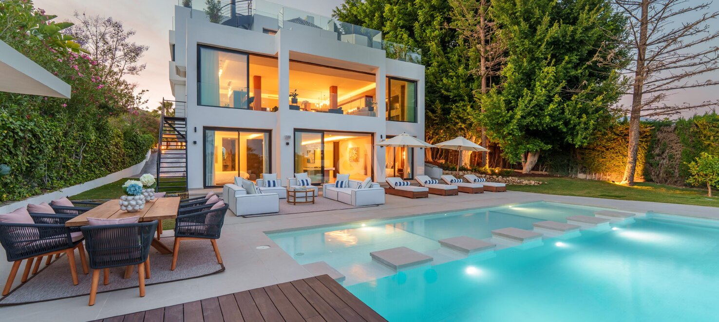 Spectacular Frontline Golf Mansion with Panoramic Sea Views