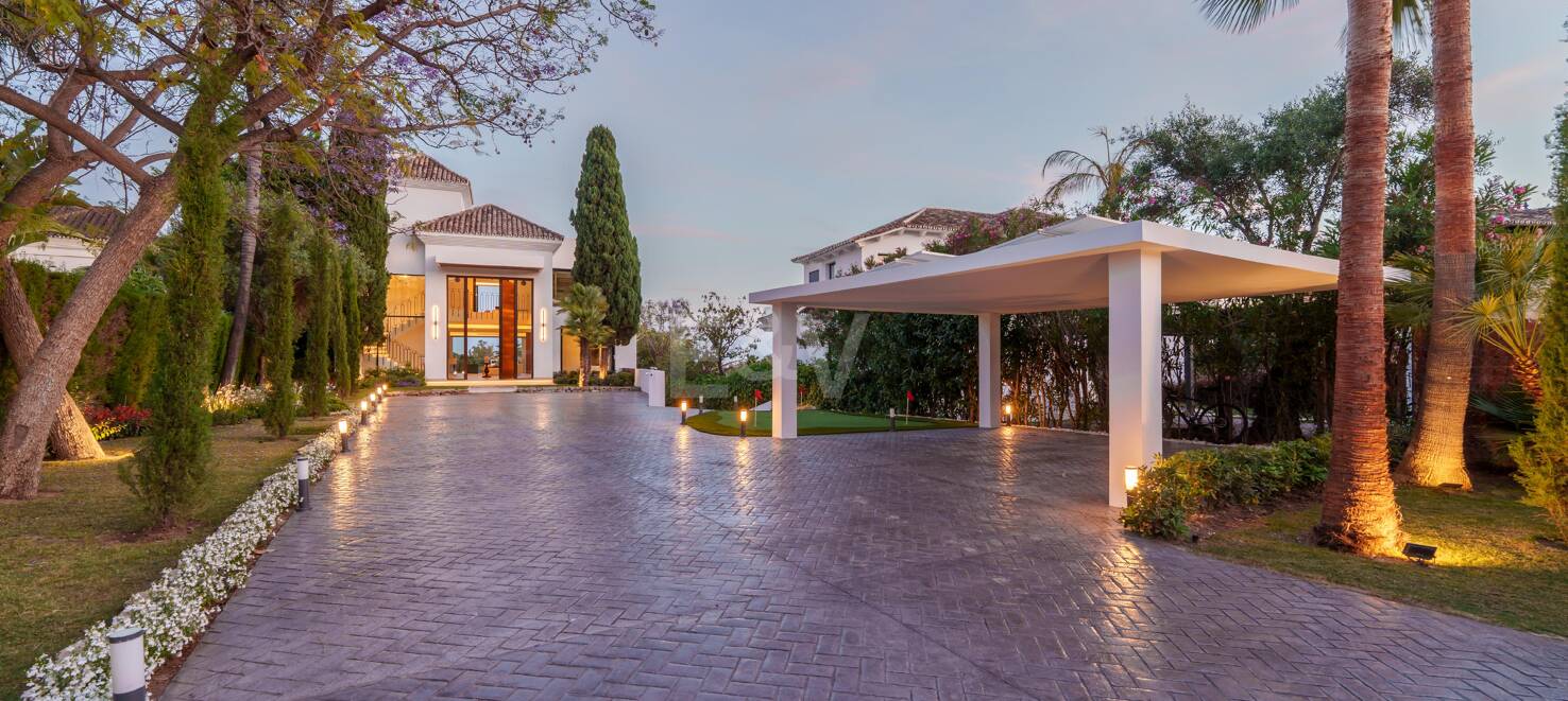 Spectacular Frontline Golf Villa with Panoramic Sea Views