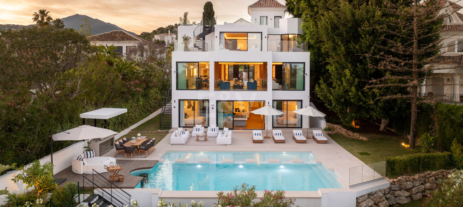 Spectacular Frontline Golf Mansion with Panoramic Sea Views