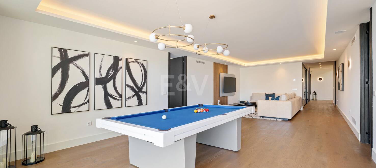 Spectacular Frontline Golf Villa with Panoramic Sea Views