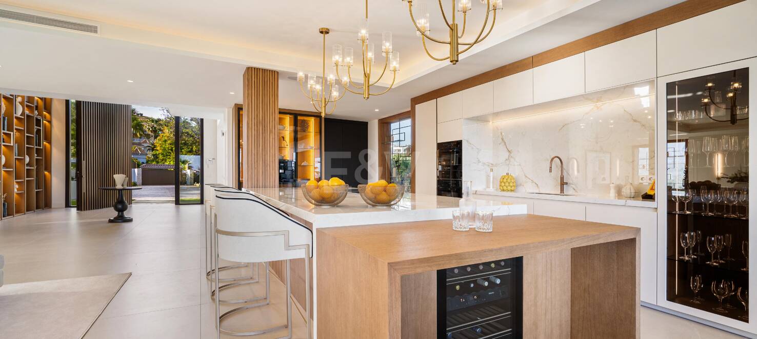 Spectacular Frontline Golf Villa with Panoramic Sea Views