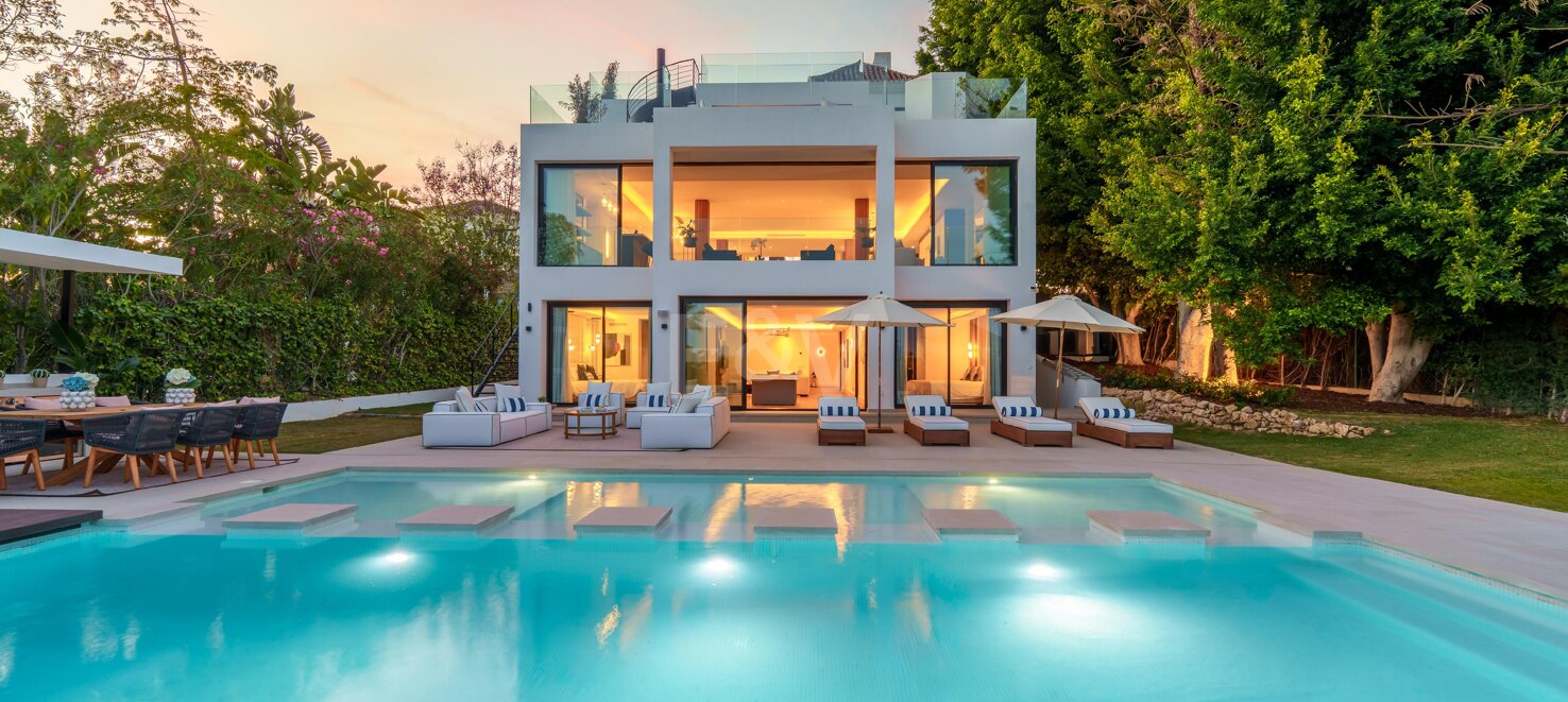 Spectacular Frontline Golf Mansion with Panoramic Sea Views