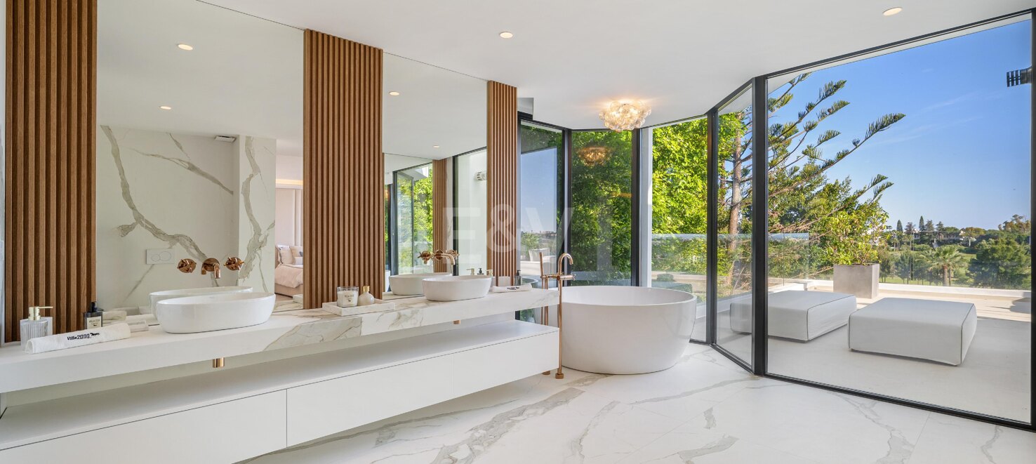 Spectacular Frontline Golf Mansion with Panoramic Sea Views