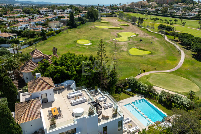 Espectacular Villa en 1ª línea de Golf con vistas panorámicas al mar