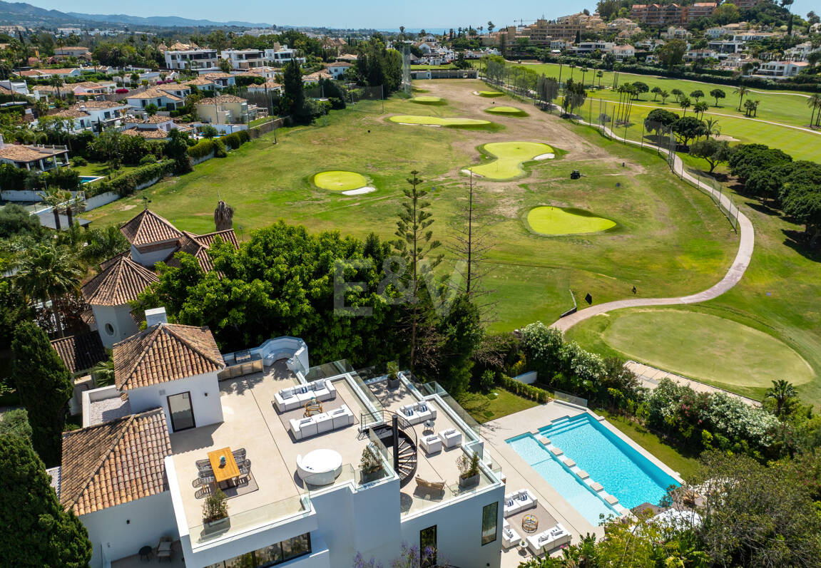 Espectacular Villa en 1ª línea de Golf con vistas panorámicas al mar