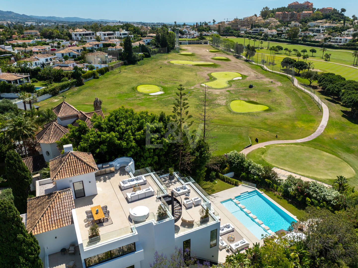 Espectacular Villa en 1ª línea de Golf con vistas panorámicas al mar