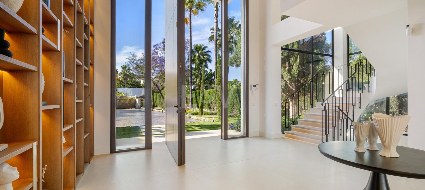 Spectacular Frontline Golf Mansion with Panoramic Sea Views