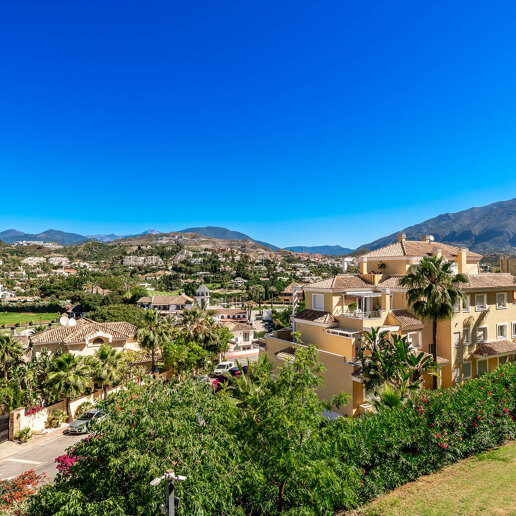 Apartament na parterze na sprzedaż w Nueva Andalucia, Marbella (Wszystkie obszary)