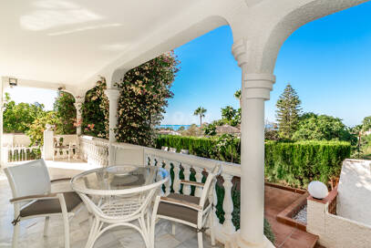 Family Villa with Sea Views in El Rosario