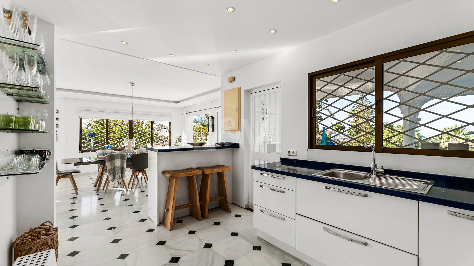 Family Villa with Sea Views in El Rosario