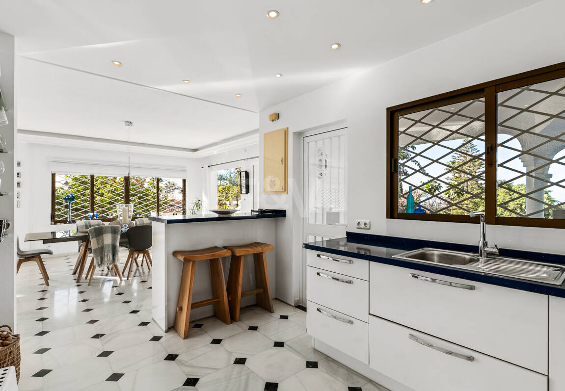 Family Villa with Sea Views in El Rosario