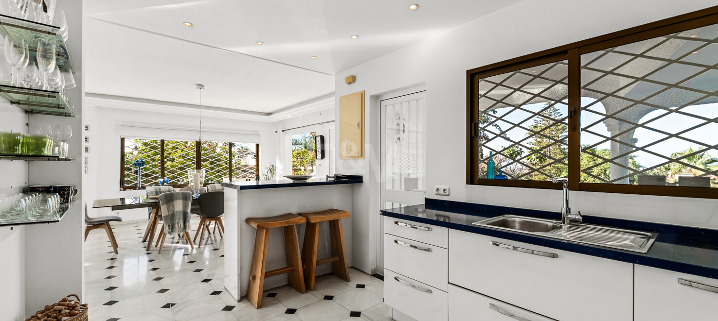 Family Villa with Sea Views in El Rosario