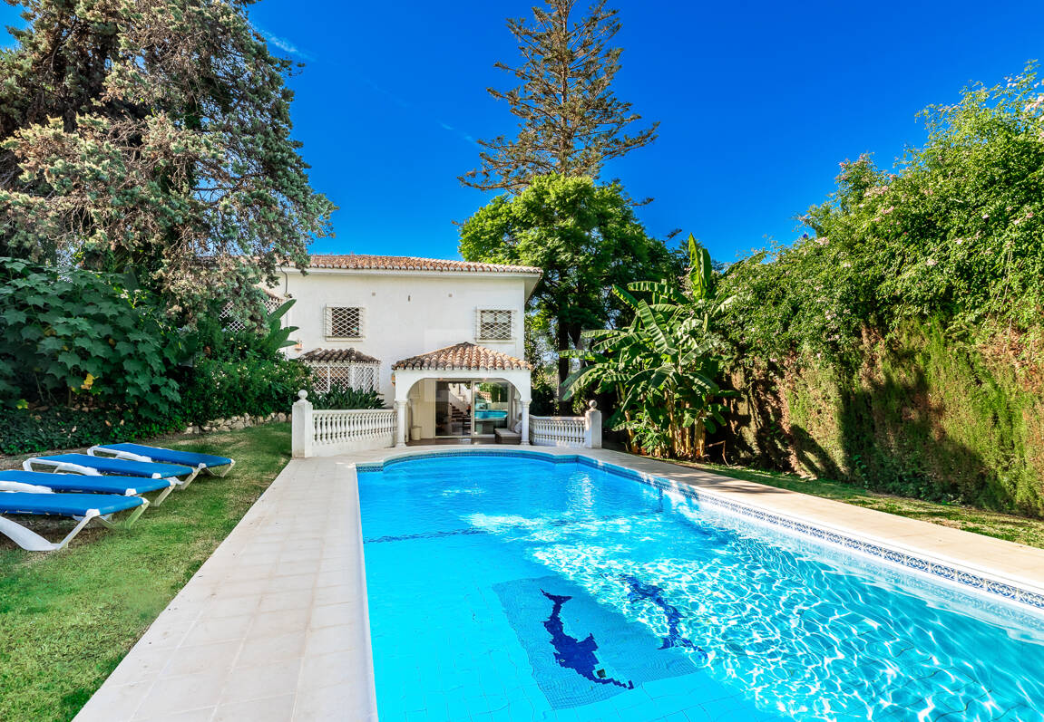 Family Villa with Sea Views in El Rosario